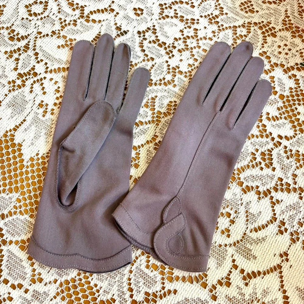 Vintage Mauve Taupe Nylon Wrist Dress Gloves Swirl Applique Made in USA Size 6.5